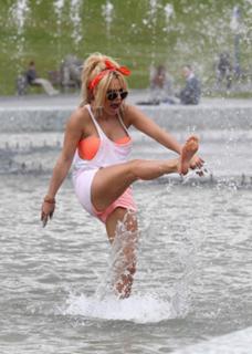 Dorota Rabczewska feet photo thumbnail