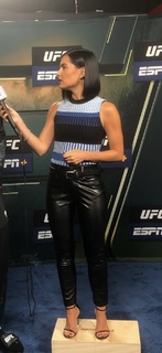 Megan Olivi feet photo thumbnail