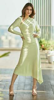 Kriti Sanon feet photo thumbnail