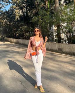 Anushka Sen feet photo thumbnail