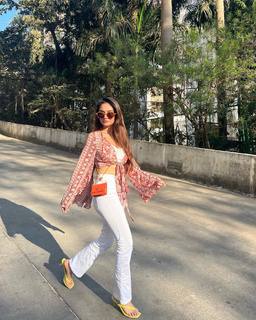 Anushka Sen feet photo thumbnail