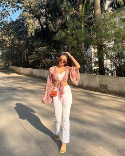 Anushka Sen feet photo thumbnail