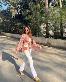 Anushka Sen feet photo thumbnail