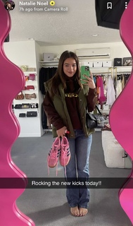 Natalie Noel Mariduena feet photo thumbnail