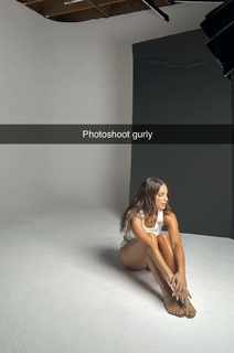 Natalie Noel Mariduena feet photo thumbnail