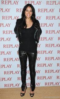 Michelle Rodriguez feet photo thumbnail