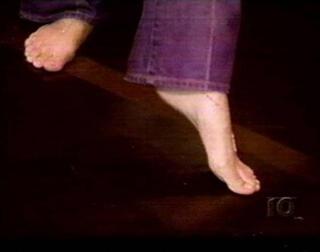 Mandy Moore feet photo thumbnail