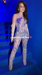 Larissa Manoela feet photo thumbnail