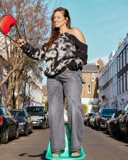 Ashley Graham feet photo thumbnail