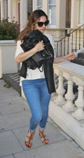 Kelly Brook feet photo thumbnail