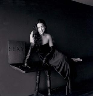 Michelle Rodriguez feet photo thumbnail