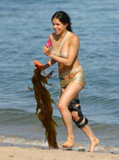 Michelle Rodriguez feet photo thumbnail