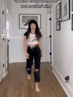 Shenae Grimes-Beech feet photo thumbnail