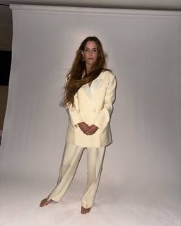 Riley Keough feet photo thumbnail