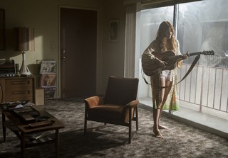 Riley Keough feet photo thumbnail