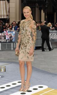 Malin Akerman feet photo thumbnail