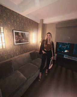Chelsea Green feet photo thumbnail