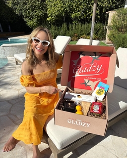 Giada De Laurentiis feet photo thumbnail
