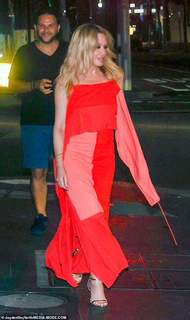 Kylie Minogue feet photo thumbnail