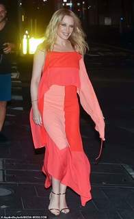 Kylie Minogue feet photo thumbnail