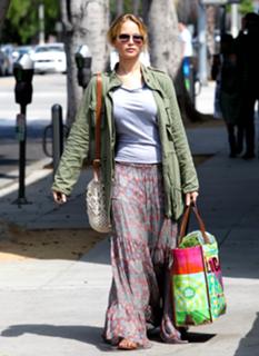 Jennifer Lawrence feet photo thumbnail