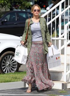 Jennifer Lawrence feet photo thumbnail