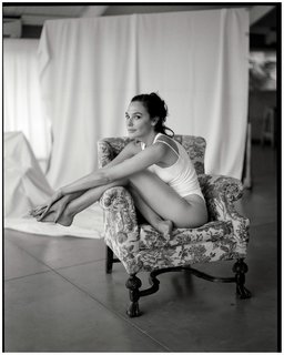 Gal Gadot feet photo thumbnail