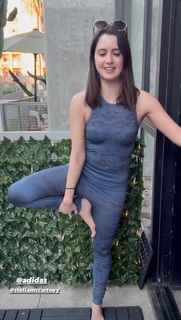 Laura Marano feet photo thumbnail