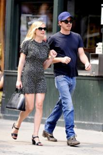 Kirsten Dunst feet photo thumbnail