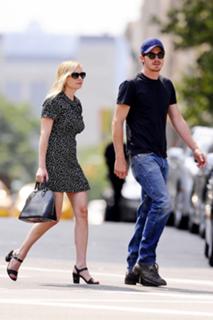 Kirsten Dunst feet photo thumbnail