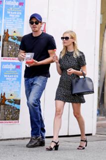 Kirsten Dunst feet photo thumbnail