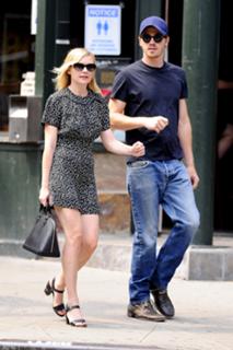 Kirsten Dunst feet photo thumbnail