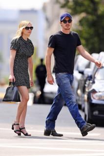 Kirsten Dunst feet photo thumbnail
