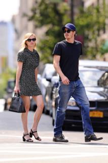 Kirsten Dunst feet photo thumbnail