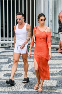 Alessandra Ambrosio feet photo thumbnail