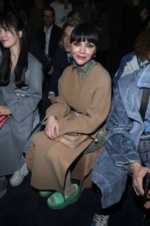 Christina Ricci feet photo thumbnail