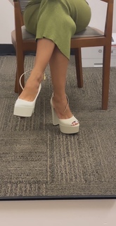 Rocsi Diaz feet photo thumbnail