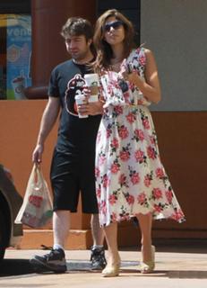 Eva Mendes feet photo thumbnail