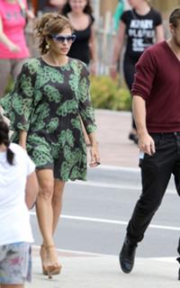 Eva Mendes feet photo thumbnail