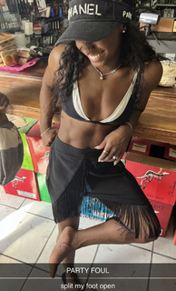 Simone Biles feet photo thumbnail
