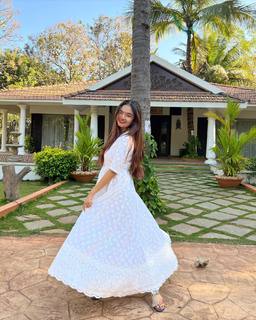 Anushka Sen feet photo thumbnail