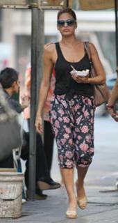 Eva Mendes feet photo thumbnail