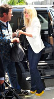 Julianne Hough feet photo thumbnail