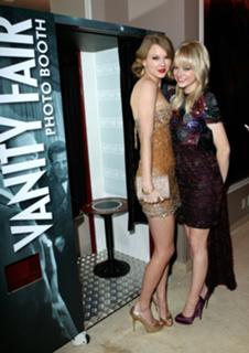 Taylor Swift feet photo thumbnail