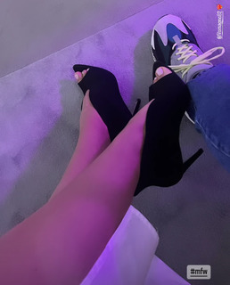 Giorgia Palmas feet photo thumbnail