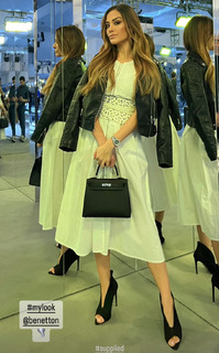 Giorgia Palmas feet photo thumbnail