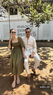 Dia Mirza feet photo thumbnail