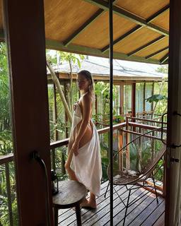 Charly Jordan feet photo thumbnail