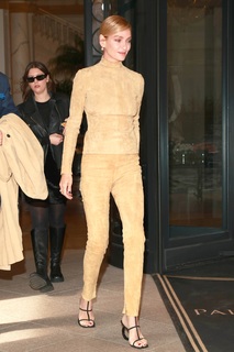 Uma Thurman feet photo thumbnail
