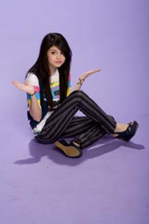 Selena Gomez feet photo thumbnail